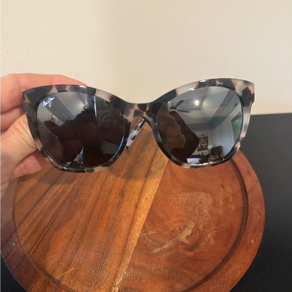 Maui Jim Modern Snow Leopard Cat Eye Sunglasses - Picture 2 of 6